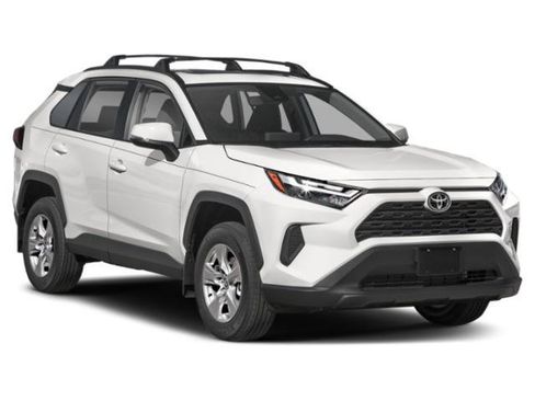Used 2022 Toyota RAV4 XLE w/ Carpet Mat Package (TMS) FWD image 6
