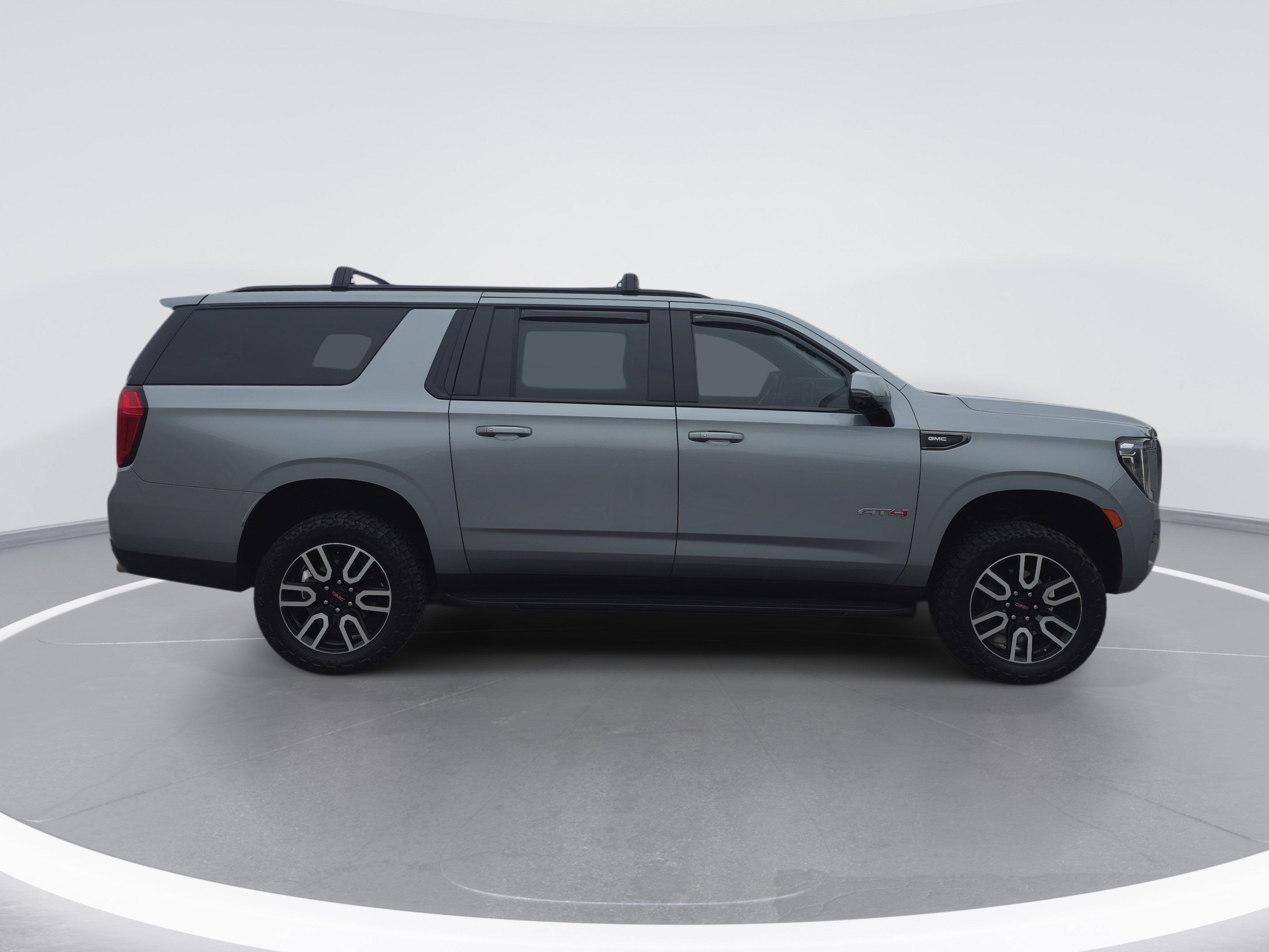 Used 2024 GMC Yukon XL AT4 w/ Technology Package AWD/4WD image 2