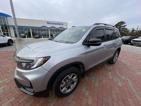 Used 2023 Honda Passport TrailSport image 11