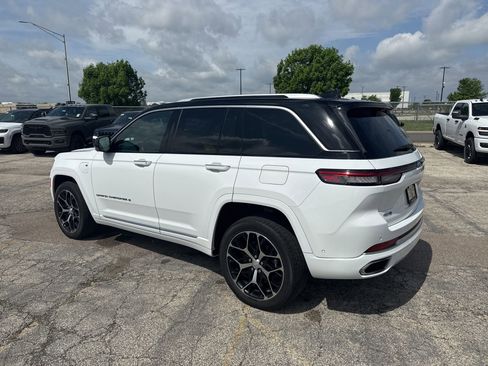 Used 2022 Jeep Grand Cherokee Summit AWD/4WD image 6