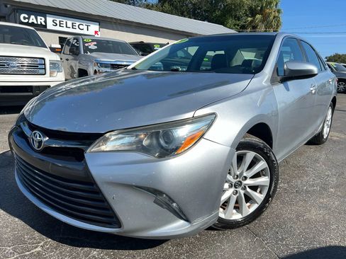 Used 2017 Toyota Camry LE image 1