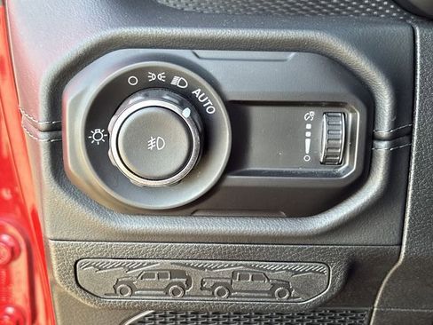 Used 2025 Jeep Wrangler Unlimited Rubicon image 23