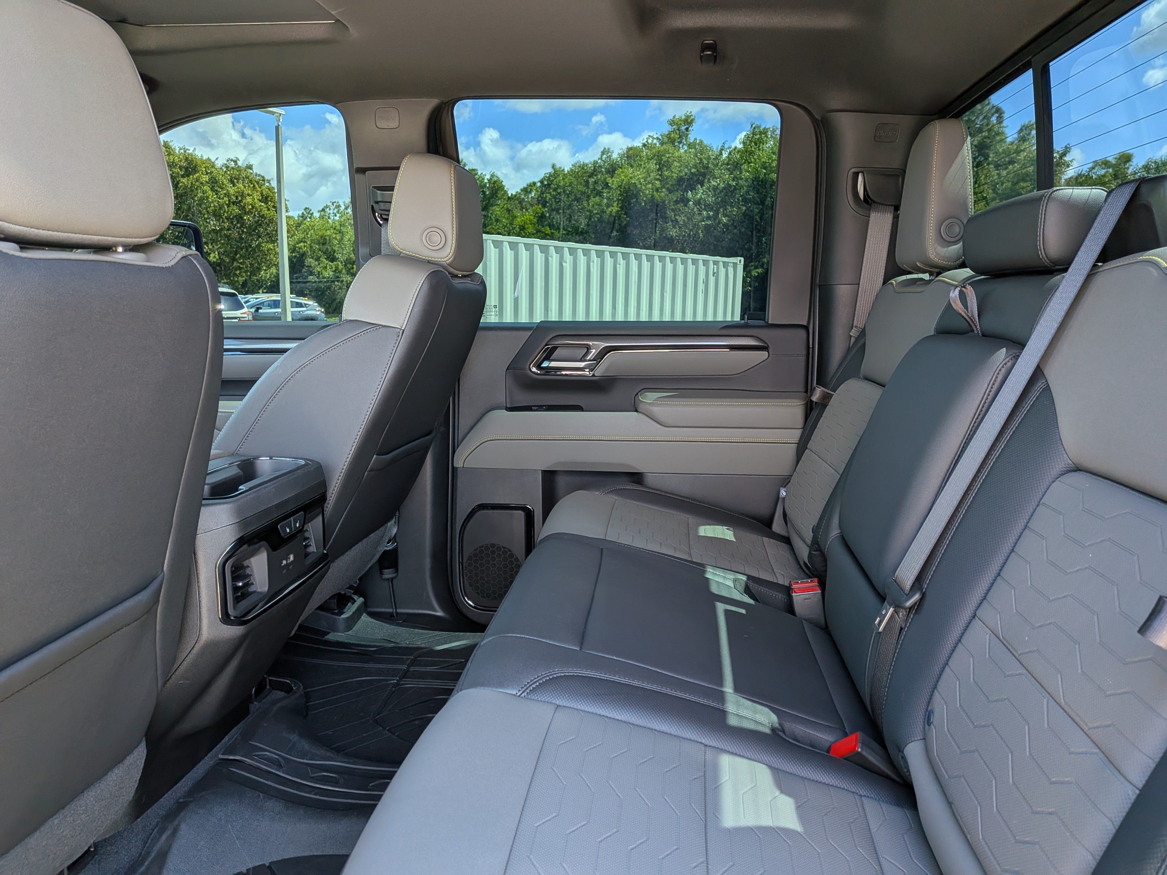 Used 2025 Chevrolet Silverado 2500 ZR2 w/ Technology Package AWD/4WD image 14