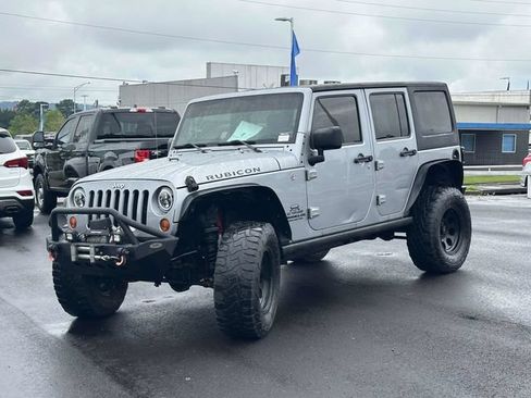 Used 2013 Jeep Wrangler Unlimited Rubicon w/ Connectivity Group AWD/4WD image 5