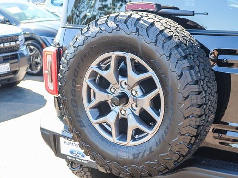 New 2025 Ford Bronco Badlands image 10