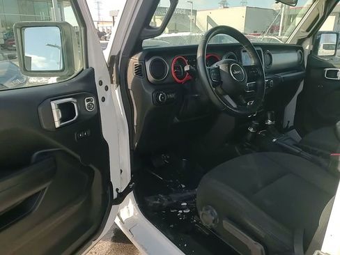 Used 2018 Jeep Wrangler Unlimited Sport S image 11