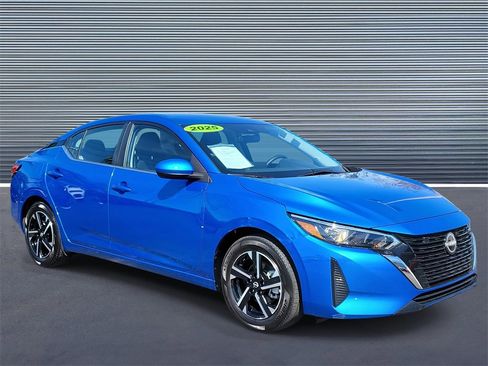 Used 2025 Nissan Sentra SV image 2