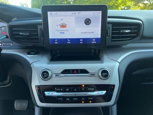 Certified 2022 Ford Explorer XLT w/ Class IV Trailer Tow Package image 21