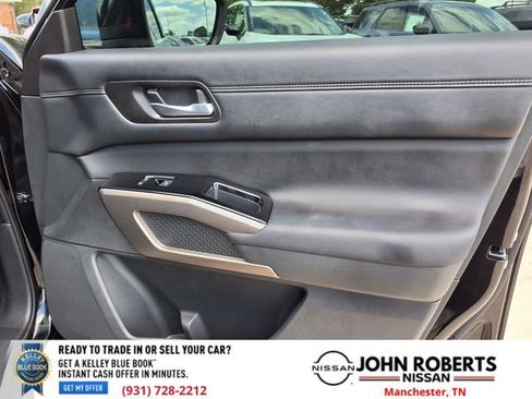 Certified 2025 Nissan Pathfinder Platinum w/ Cargo Package FWD image 20