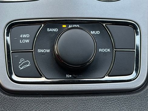 Used 2020 Jeep Grand Cherokee Limited X image 23