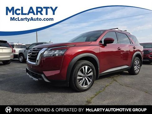 Used 2024 Nissan Pathfinder SL AWD/4WD image 1