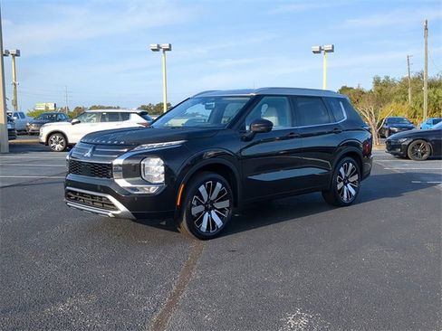 New 2025 Mitsubishi Outlander AWD image 2