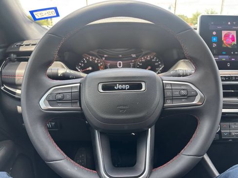 Used 2025 Jeep Compass Trailhawk AWD/4WD image 27