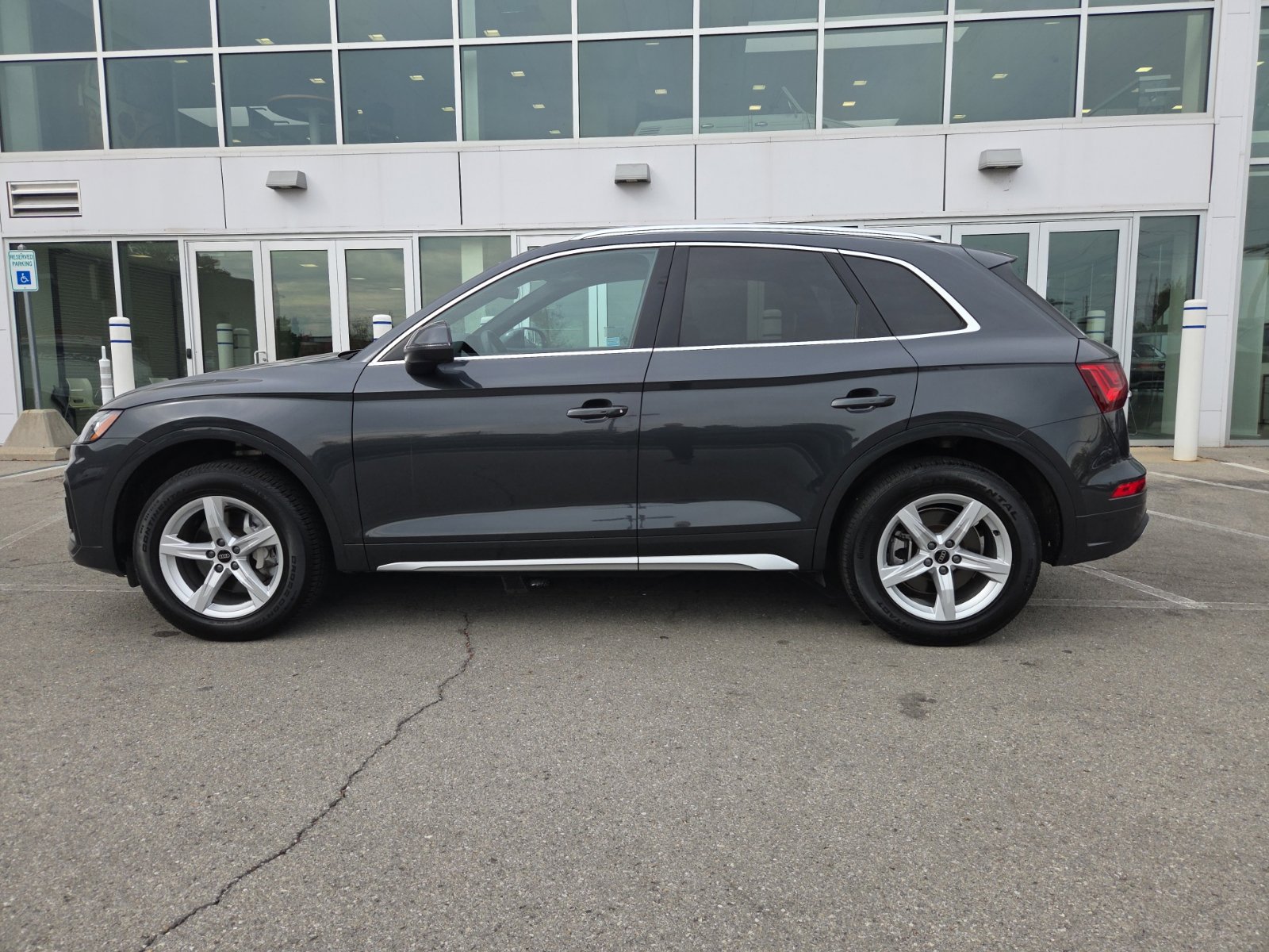 Used 2023 Audi Q5 2.0T Premium w/ Convenience Package AWD/4WD image 13