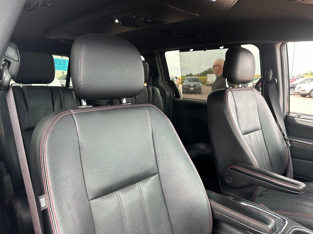 Used 2017 Dodge Grand Caravan GT FWD image 31