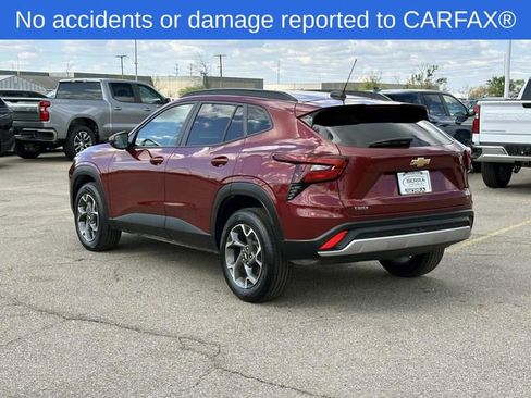 Used 2024 Chevrolet Trax LT w/ Driver Confidence Package FWD image 3