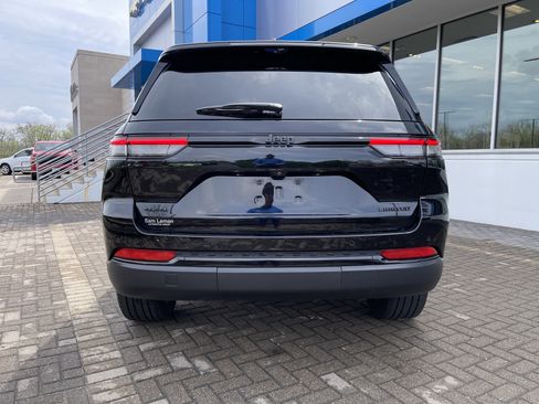 Used 2024 Jeep Grand Cherokee Limited w/ Luxury Tech Group II image 4