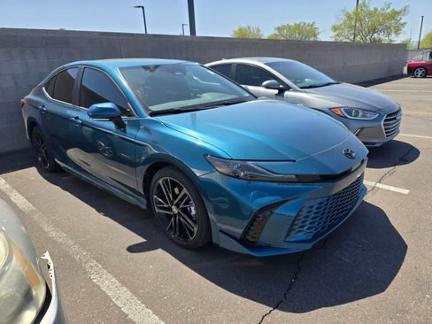 Used 2025 Toyota Camry XSE FWD image 4