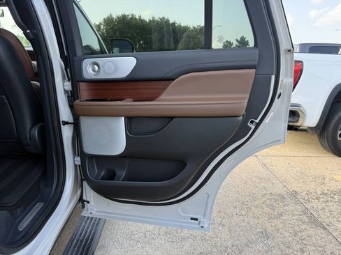 Used 2023 Lincoln Navigator Reserve AWD/4WD image 21