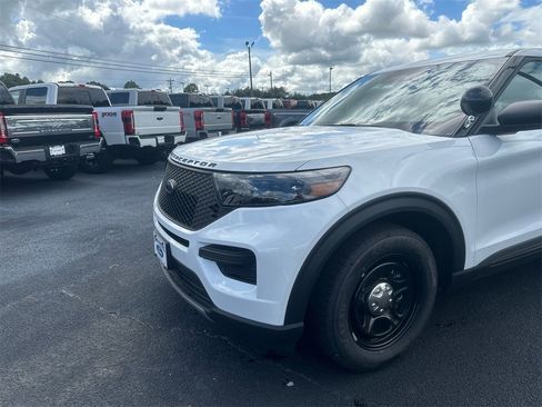 New 2025 Ford Explorer 4WD Police Interceptor image 9
