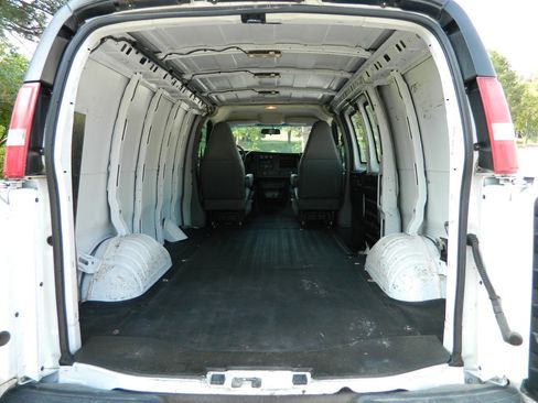 Used 2017 GMC Savana 2500 image 10