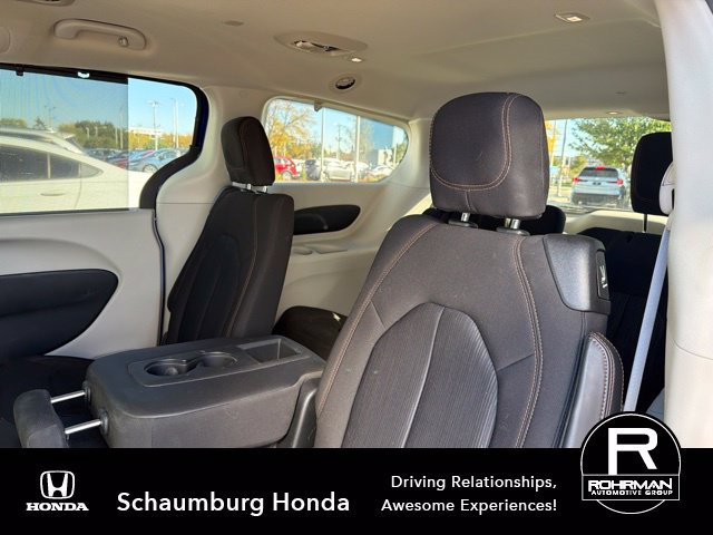 Used 2020 Chrysler Pacifica Touring FWD image 8