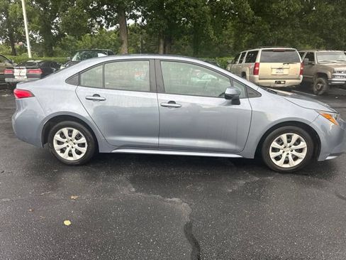 Used 2025 Toyota Corolla LE FWD image 2