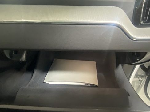 Used 2025 Volvo XC60 B5 Plus image 30