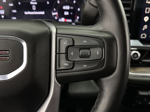 Used 2025 GMC Sierra 1500 SLT AWD/4WD image 18