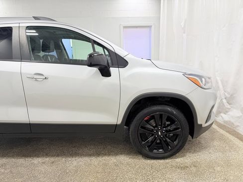 Used 2019 Chevrolet Trax LT w/ Sun & Sound Package AWD/4WD image 8