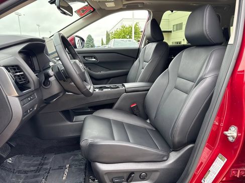 Used 2025 Nissan Rogue SL w/ Tech Package AWD/4WD image 14