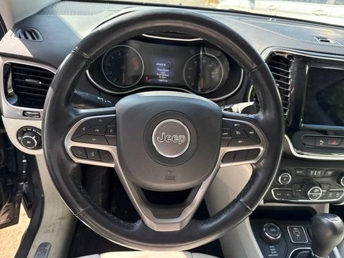Used 2020 Jeep Cherokee Limited w/ Luxury Group AWD/4WD image 18