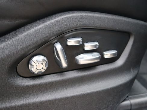 Used 2020 Porsche Cayenne Turbo image 41