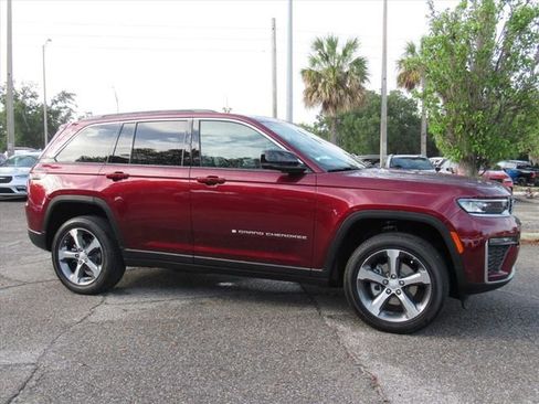New 2026 Jeep Grand Cherokee Limited AWD/4WD image 2