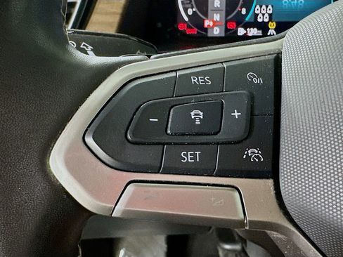 Used 2024 Volkswagen Atlas SE FWD image 23