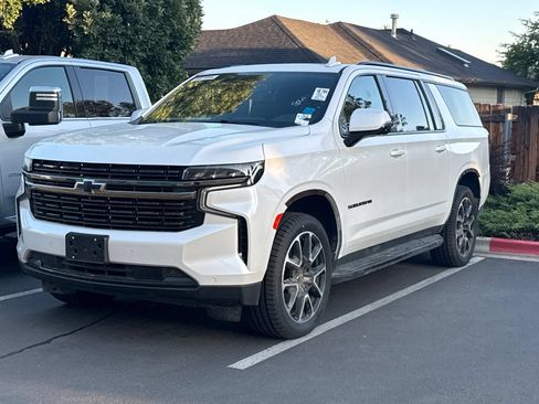 Used 2022 Chevrolet Suburban RST w/ Luxury Package AWD/4WD image 2