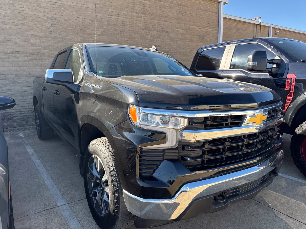 Used 2023 Chevrolet Silverado 1500 LT AWD/4WD image 3