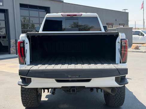 Used 2024 GMC Sierra 3500 AT4 w/ AT4 Premium Plus Package AWD/4WD image 9
