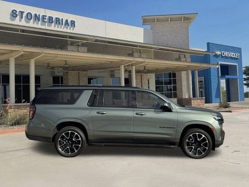 Used 2024 Chevrolet Suburban RST image 4