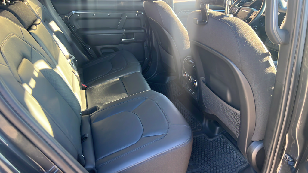 Used 2025 Land Rover Defender 110 X AWD/4WD image 18