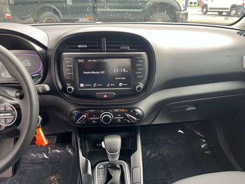 Used 2025 Kia Soul LX w/ LX Technology Package FWD image 32