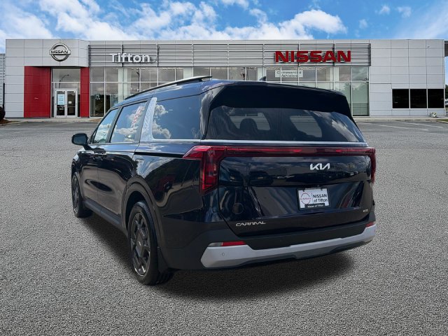 Used 2025 Kia Carnival EX FWD image 5