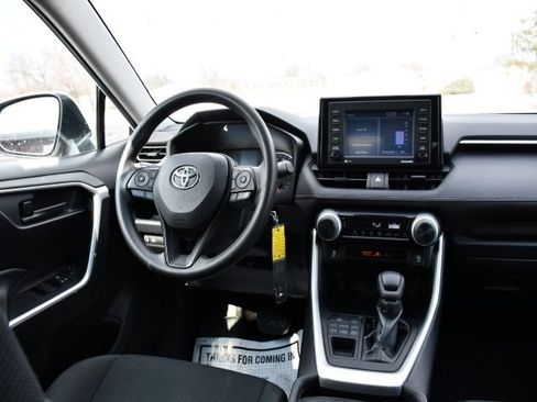 Used 2020 Toyota RAV4 LE image 16
