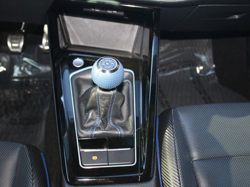 Used 2024 Volkswagen Golf R image 23