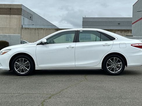 Used 2017 Toyota Camry SE image 9