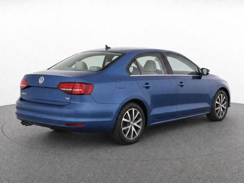 Used 2017 Volkswagen Jetta SE FWD image 3