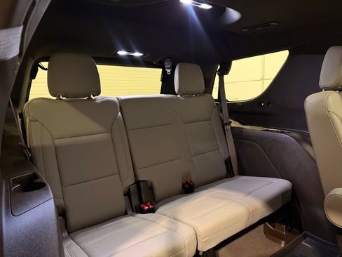 Used 2023 Chevrolet Tahoe Z71 w/ Luxury Package AWD/4WD image 36