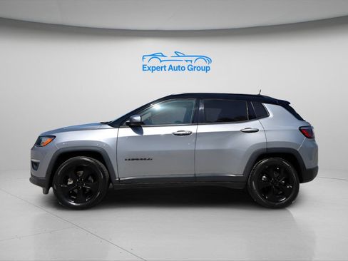 Used 2021 Jeep Compass Latitude FWD image 2
