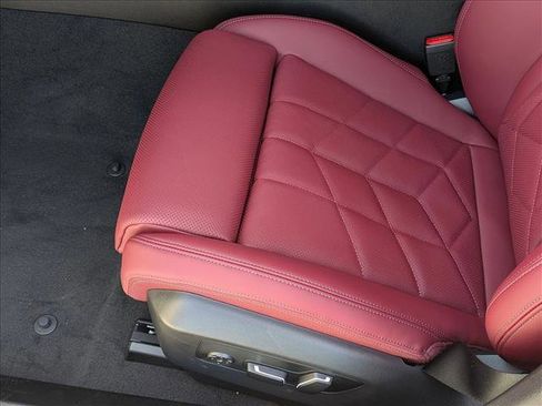 New 2026 BMW 550e xDrive image 4