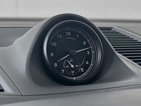 New 2026 Porsche Macan image 16